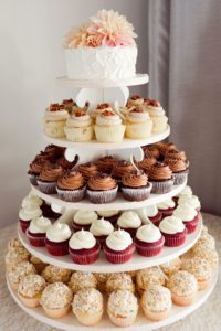 Wedding cake cupcakes