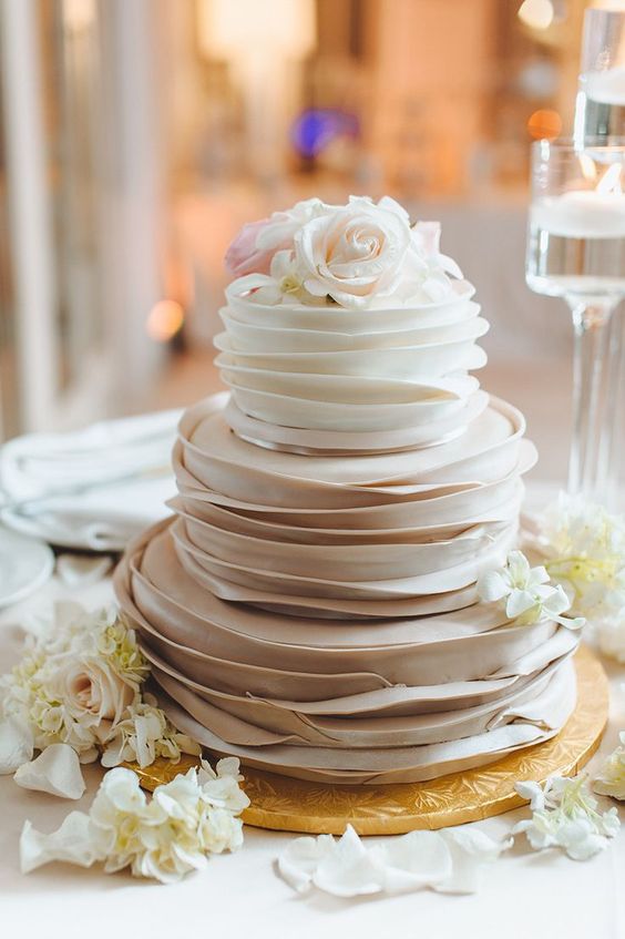 neutral wedding cake