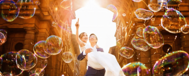 Wedding photographer bubbles