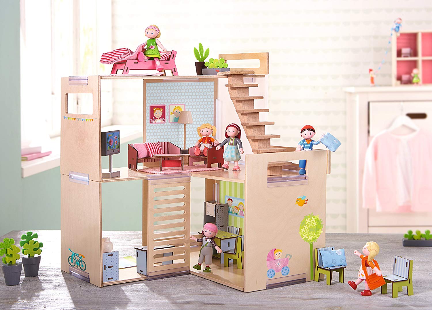 Modern Dollhouse Options That Your Child Will Love